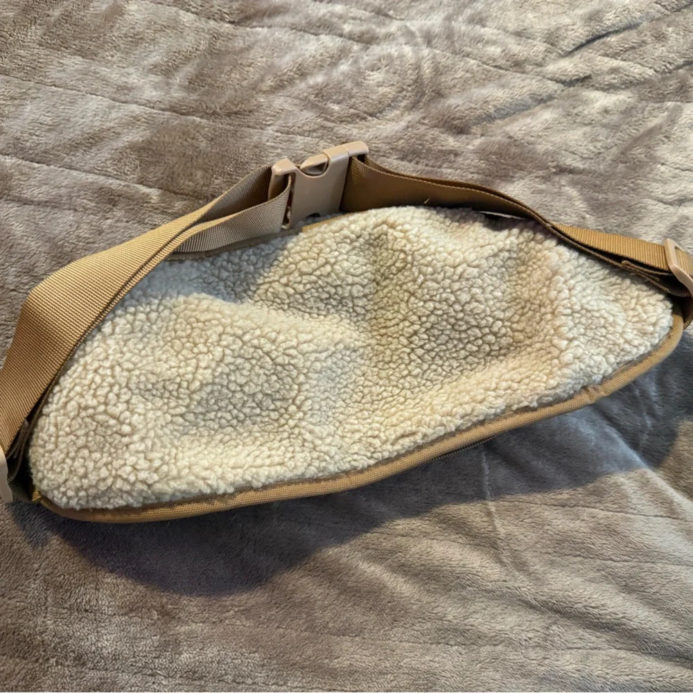 Time and Tru Fleece Lined Fanny Pack Tan/ Beige - Picture 3 of 4